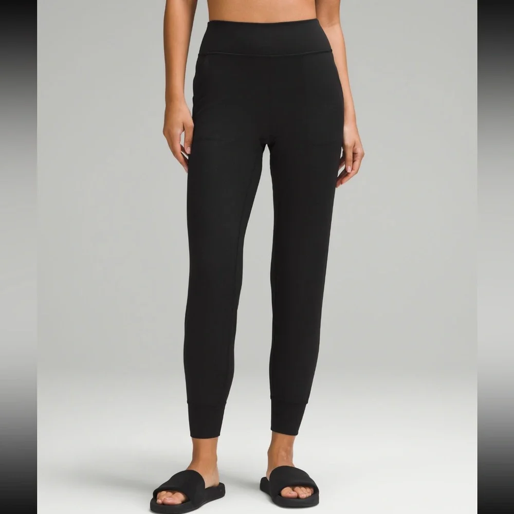 Lululemon - Align Joggers - Picture 2 of 10